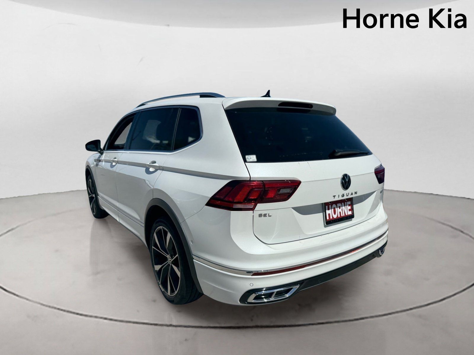 Used 2022 Volkswagen Tiguan SEL R-Line AWD/4WD image 5