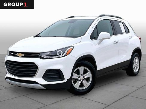 Used 2020 Chevrolet Trax LT w/ LT Convenience Package FWD image 1