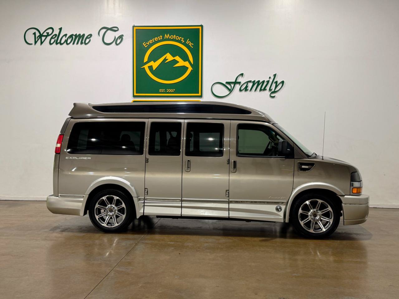 Used 2016 Chevrolet Express 2500 RWD image 9
