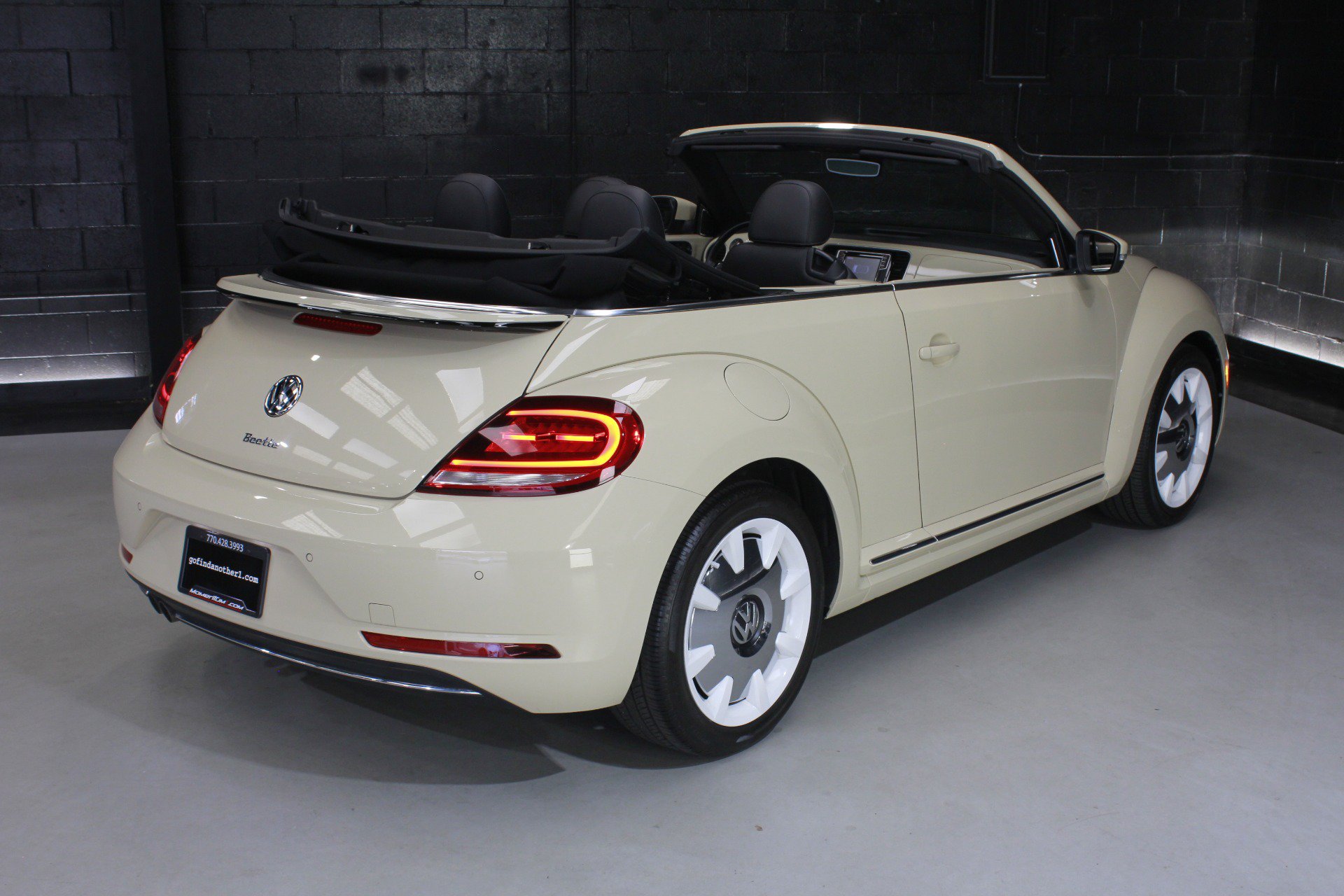Used 2019 Volkswagen Beetle 2.0T S FWD image 25