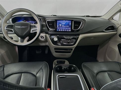 Used 2019 Chrysler Pacifica Limited image 21