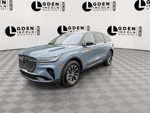 Used 2025 Lincoln Nautilus Premier image 4