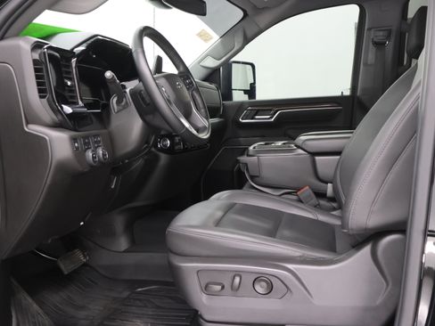 Used 2025 Chevrolet Silverado 2500 LT w/ Trail Boss Package AWD/4WD image 8