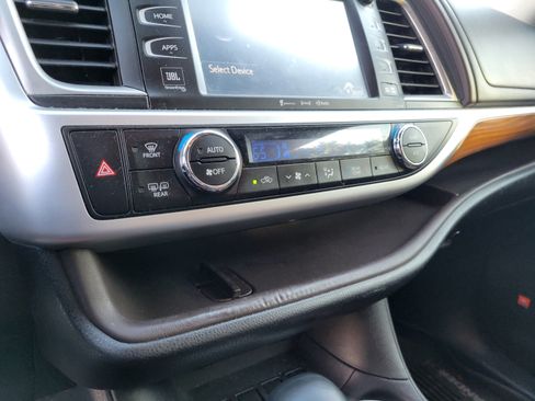 Used 2017 Toyota Highlander Limited FWD image 18
