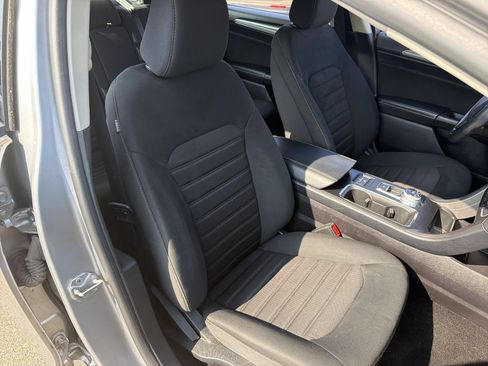 Used 2020 Ford Fusion SE FWD image 20