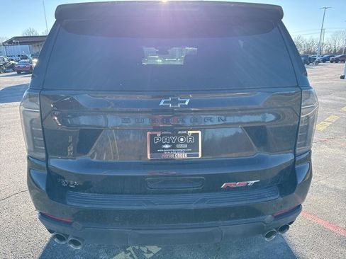 Used 2025 Chevrolet Suburban RST image 3