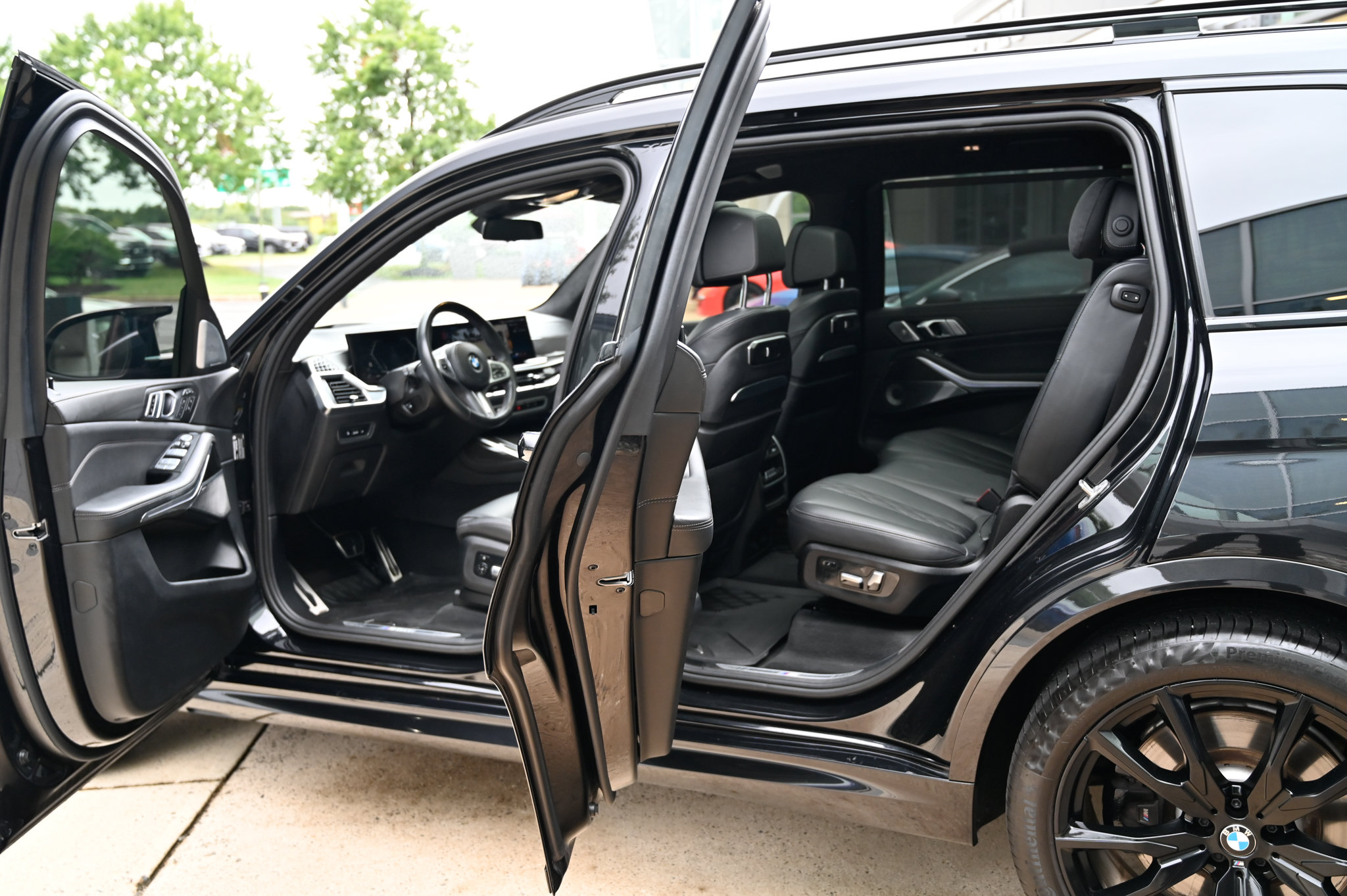 Used 2024 BMW X7 M60i w/ Executive Package AWD/4WD image 34