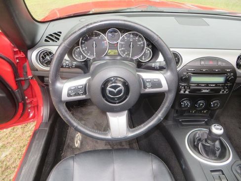 Used 2008 MAZDA MX-5 Miata Grand Touring w/ Premium Pkg image 15