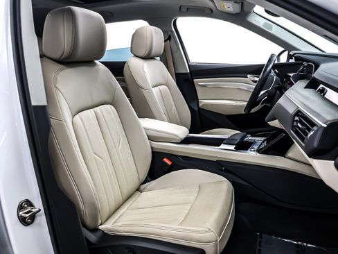 Used 2024 Audi Q8 e-tron Premium Plus w/ Premium Plus Package image 8