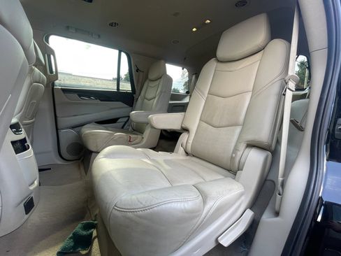 Used 2017 Cadillac Escalade Premium Luxury AWD/4WD image 20