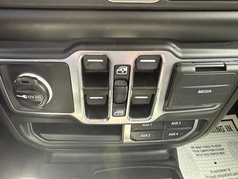 Used 2023 Jeep Wrangler Unlimited Sahara w/ Cold Weather Group AWD/4WD image 17