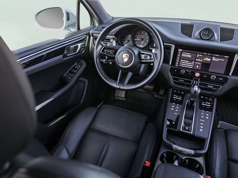 Used 2024 Porsche Macan AWD/4WD image 30
