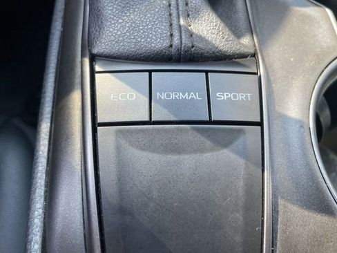 Used 2022 Toyota Camry SE image 16