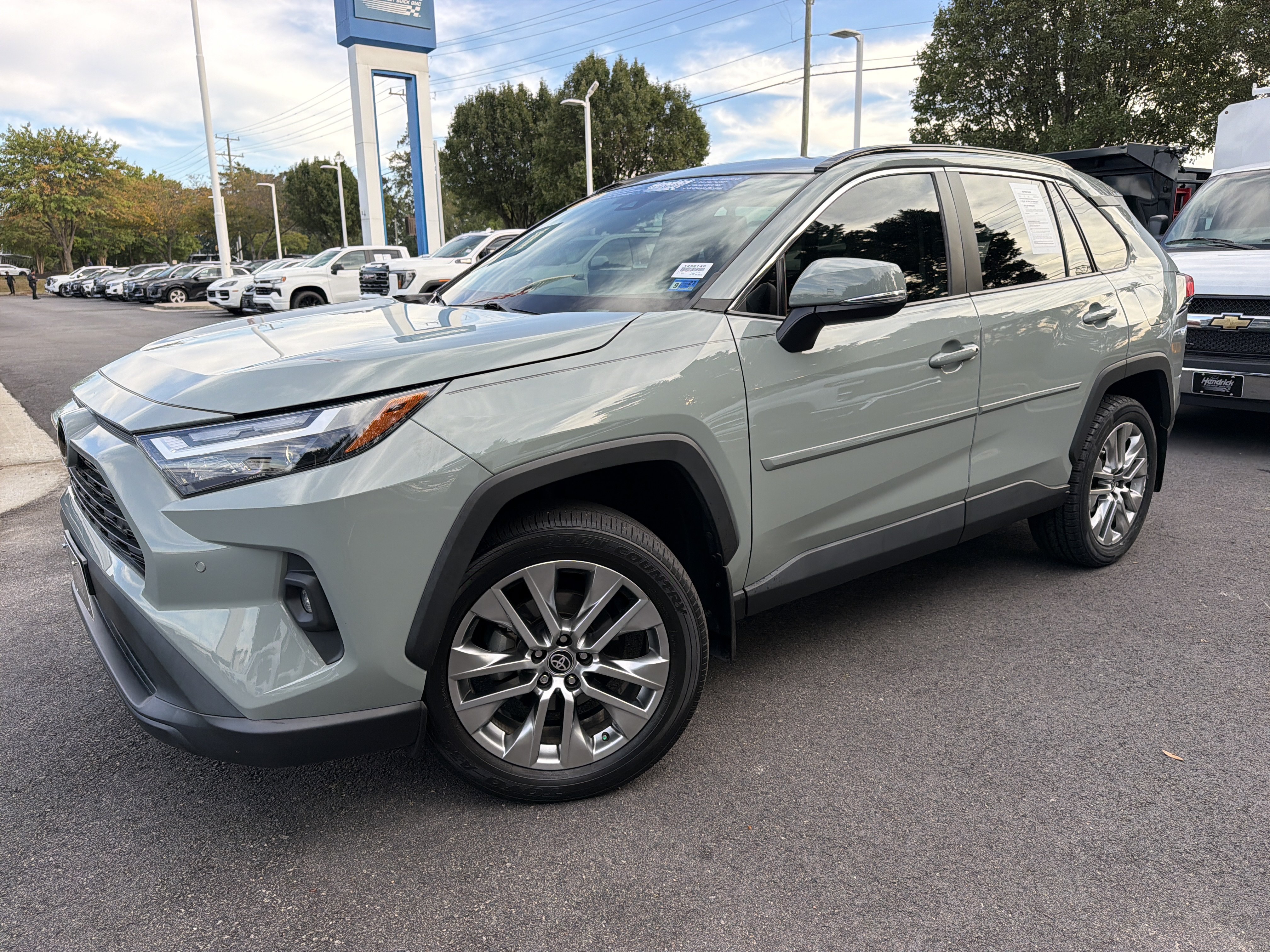Used 2023 Toyota RAV4 XLE Premium AWD/4WD image 5