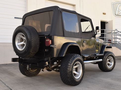 Used 1993 Jeep Wrangler 4WD image 39