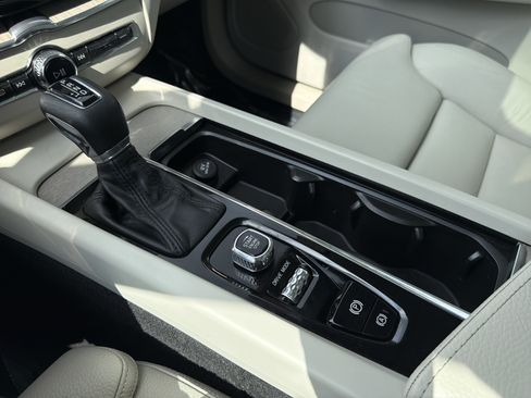 Used 2019 Volvo XC60 T5 Inscription w/ Protection Package Premier AWD/4WD image 26