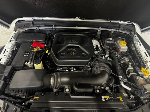 Used 2025 Jeep Wrangler Unlimited Sport AWD/4WD image 13