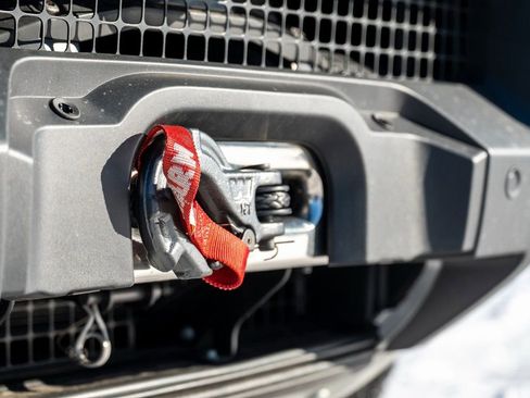 New 2024 Land Rover Defender 110 S image 33