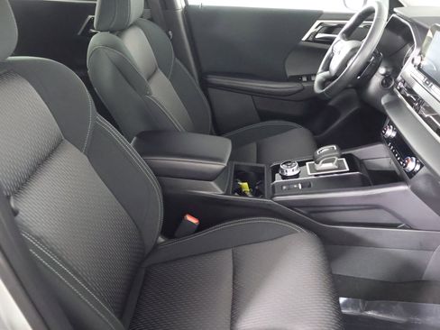 Used 2024 Mitsubishi Outlander ES image 41