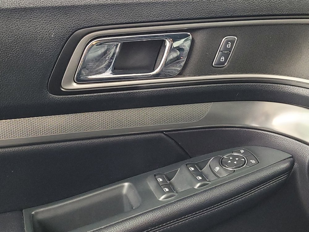 Used 2019 Ford Explorer XLT w/ Equipment Group 202A FWD image 27