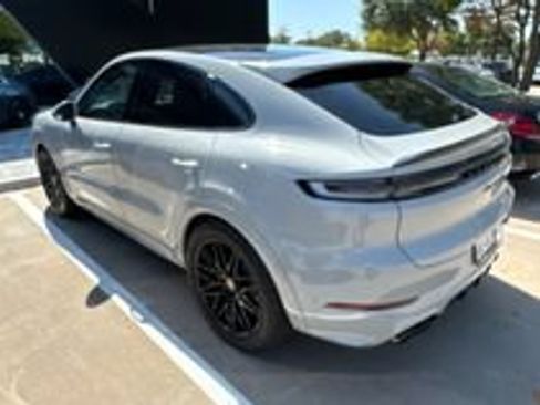 Used 2025 Porsche Cayenne GTS AWD/4WD image 4