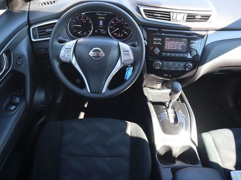 Used 2016 Nissan Rogue S image 11