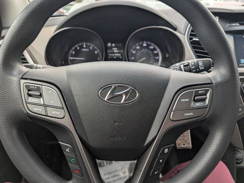 Used 2017 Hyundai Santa Fe SE image 23