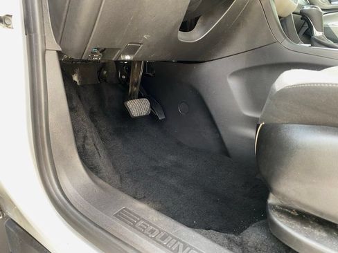 Used 2021 Chevrolet Equinox LS FWD image 26