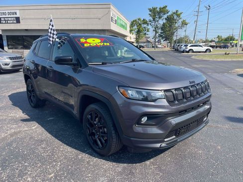 Used 2022 Jeep Compass Latitude w/ Convenience Group AWD/4WD image 1