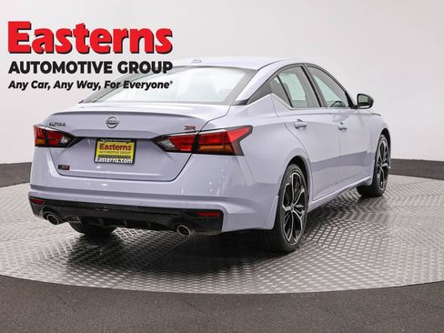 Used 2025 Nissan Altima 2.5 SR w/ SR Premium Package FWD image 5