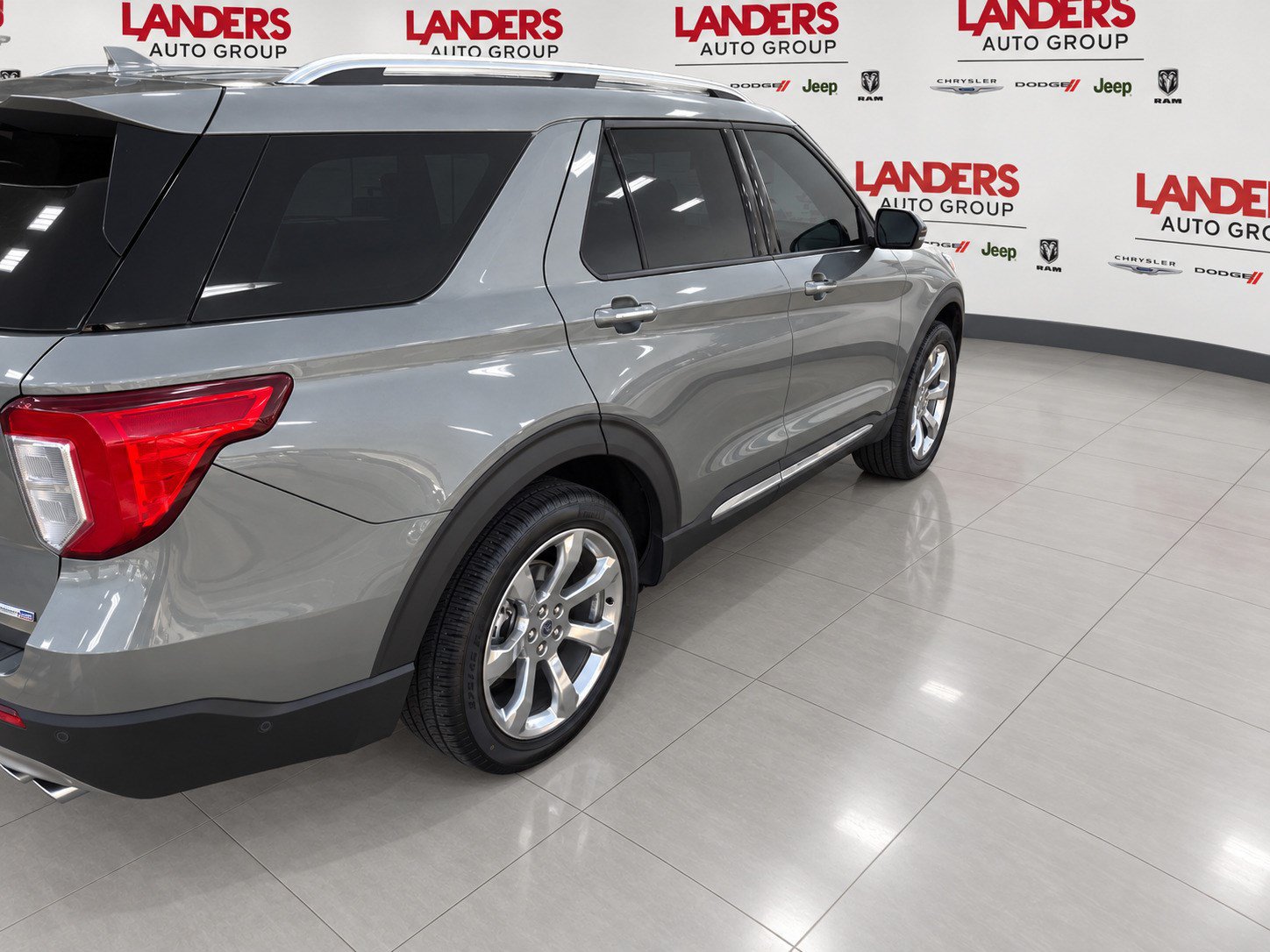 Certified 2020 Ford Explorer Platinum w/ Premium Technology Package AWD/4WD image 4