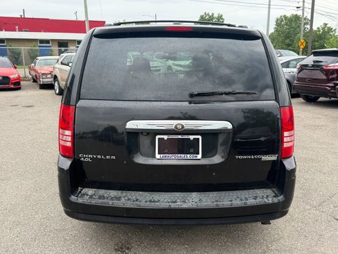 Used 2010 Chrysler Town & Country Touring FWD image 6