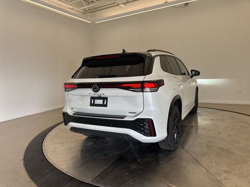 New 2026 Volkswagen Tiguan SE R-Line AWD/4WD image 7