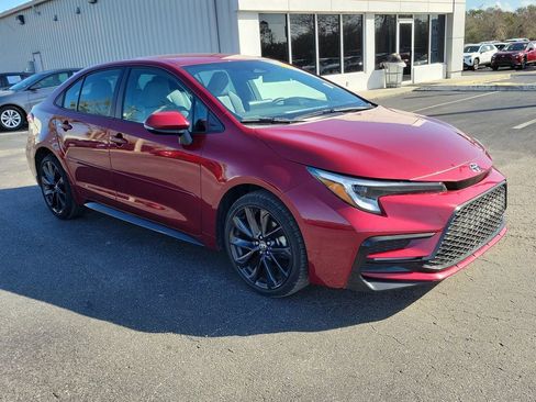 Used 2023 Toyota Corolla SE image 2