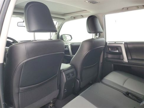 Used 2017 Toyota 4Runner SR5 Premium image 13