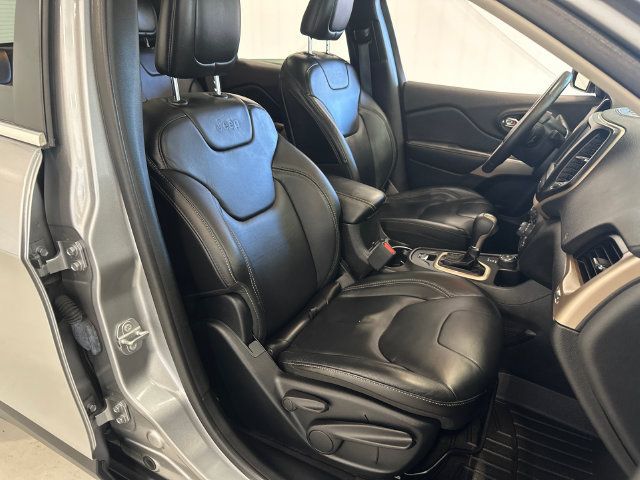 Used 2017 Jeep Cherokee Limited AWD/4WD image 31