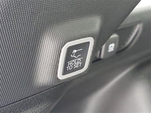 New 2025 Jeep Grand Cherokee Laredo X w/ Luxury Tech Group I image 9