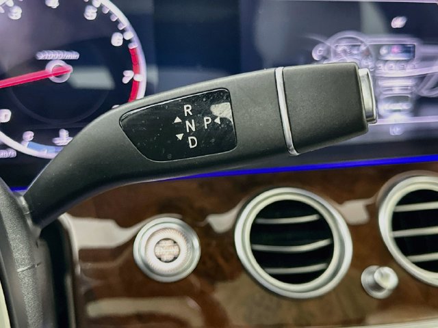 Used 2018 Mercedes-Benz E 300 4MATIC image 17
