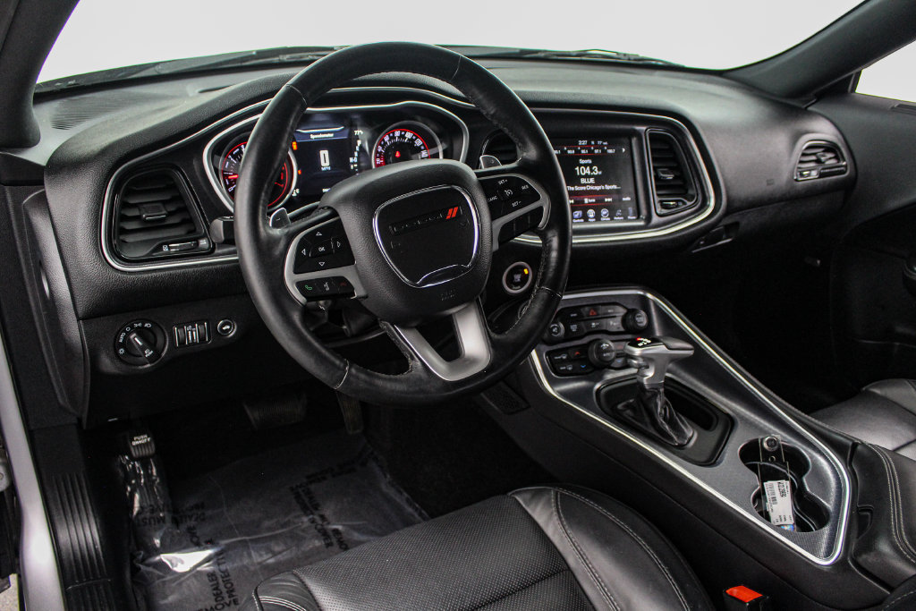 Used 2016 Dodge Challenger R/T RWD image 16