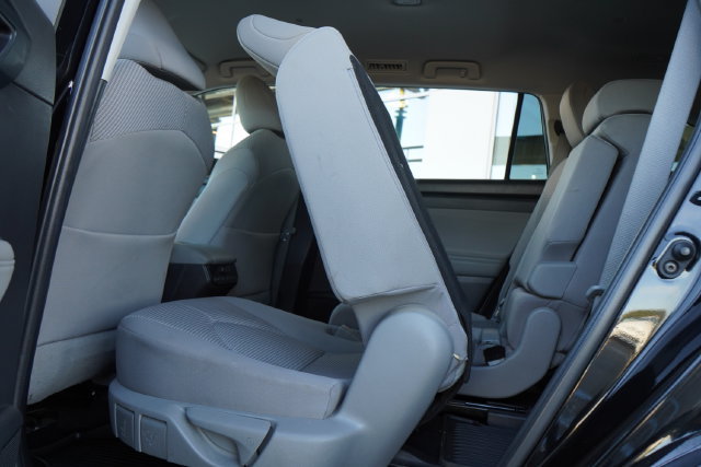 Used 2022 Toyota Highlander LE AWD/4WD image 27