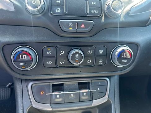 Used 2024 GMC Terrain AT4 w/ Tech Package AWD/4WD image 10