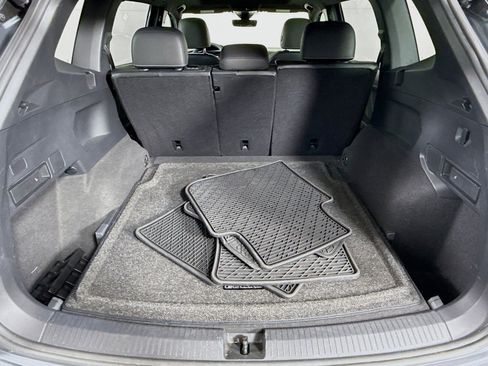 Used 2022 Volkswagen Tiguan SE R-Line image 24