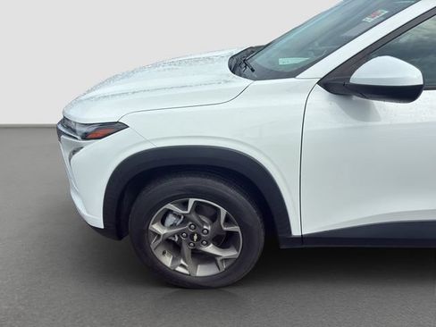 Used 2024 Chevrolet Trax LT w/ Sunroof Package FWD image 10