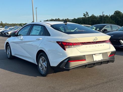 New 2026 Hyundai Elantra SE FWD image 25