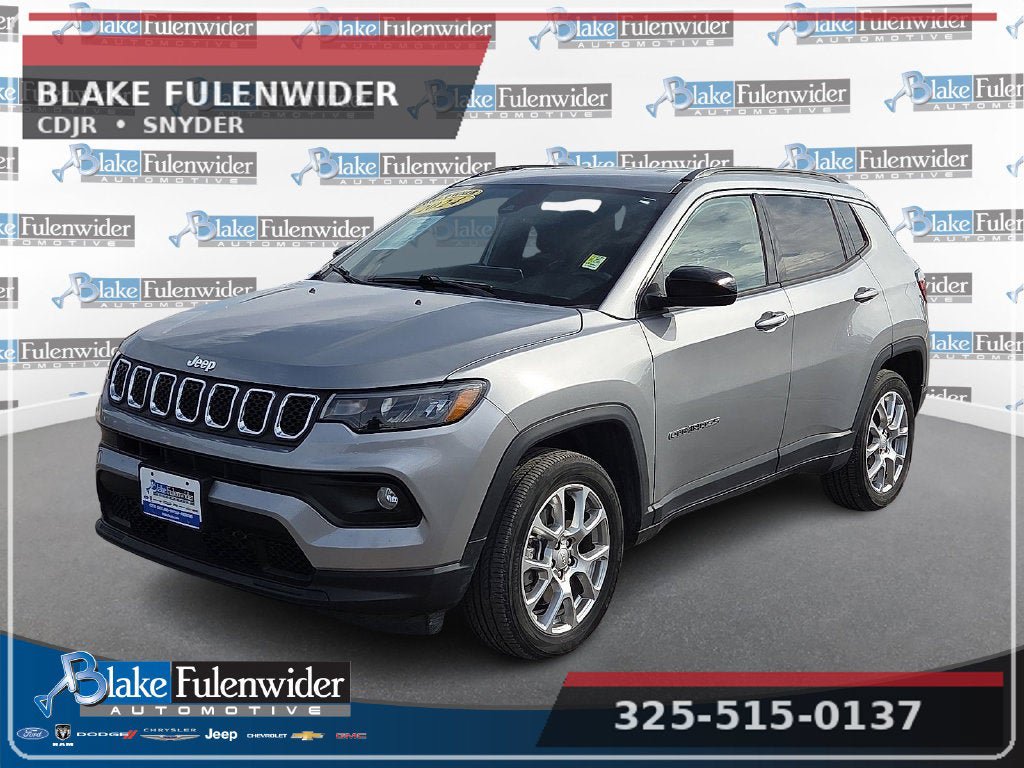 Used 2024 Jeep Compass Latitude AWD/4WD image 1