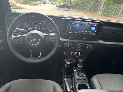 Used 2024 Jeep Gladiator Rubicon image 23