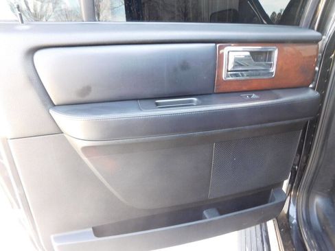 Used 2017 Lincoln Navigator L Select image 12