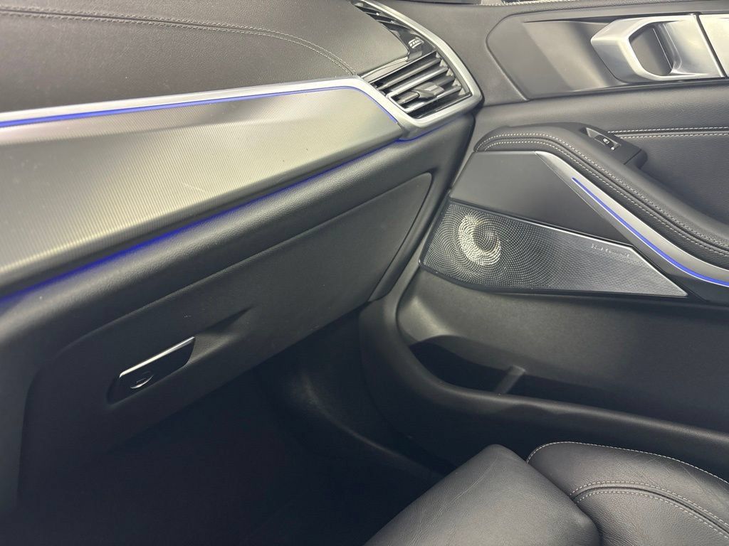Used 2020 BMW X5 xDrive40i w/ M Sport Package AWD/4WD image 16