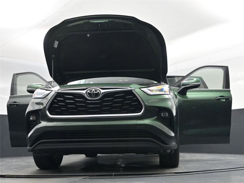 Used 2023 Toyota Highlander Limited image 30