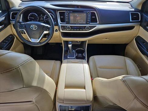 Used 2015 Toyota Highlander XLE image 16